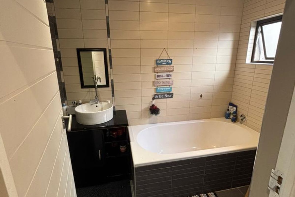 3 Bedroom House For Sale in Kleine Kuppe - Photo 3