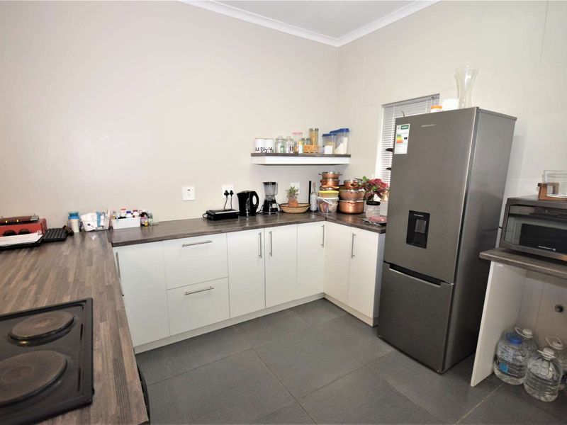 Stunning 3-Bedroom Apartment with Modern Amenities and Security Features - Photo 3