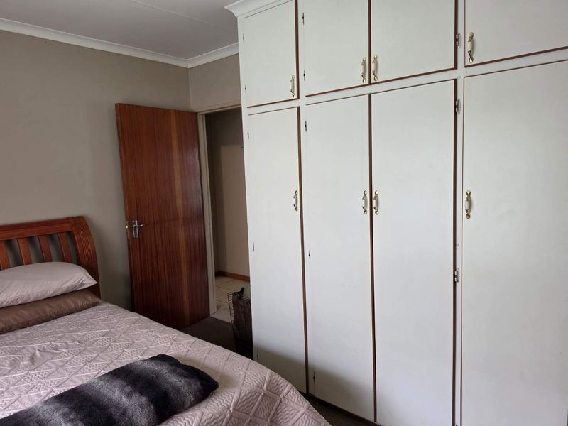 Affordable two bedroom townhouse in secure complex - Photo 5