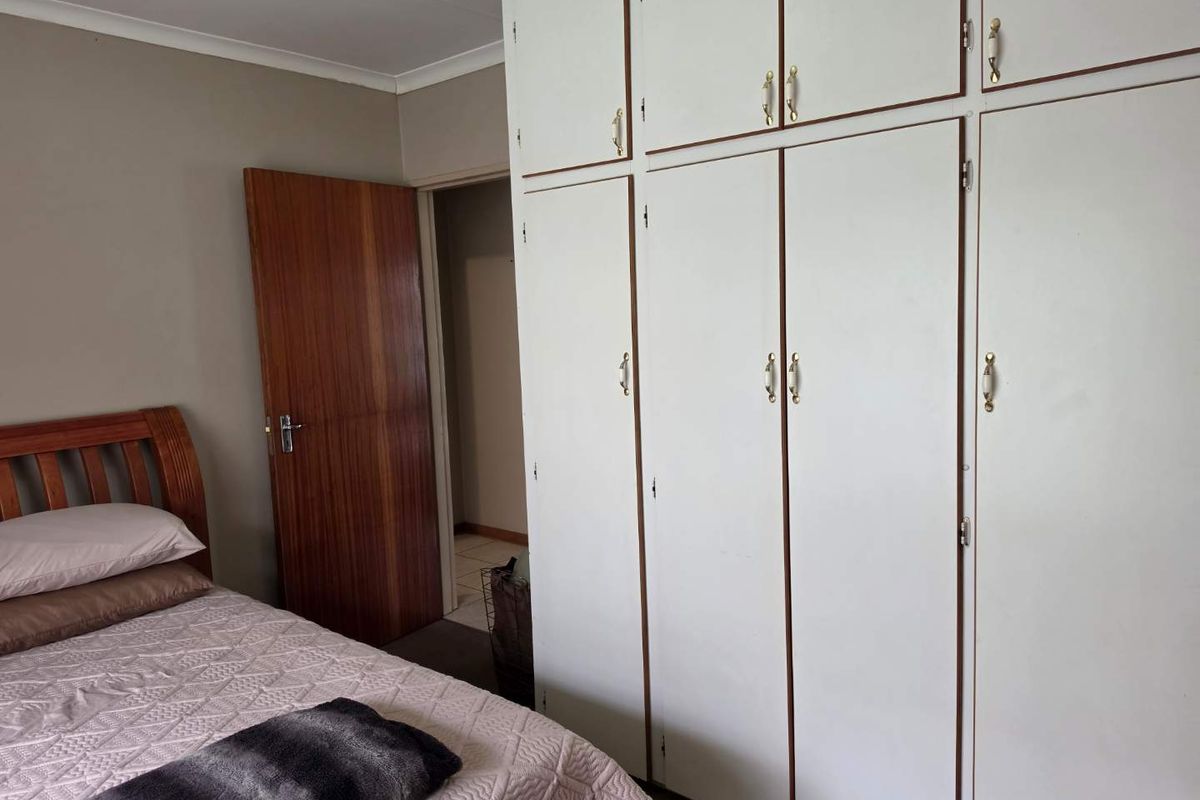 Affordable two bedroom townhouse in secure complex - Photo 5