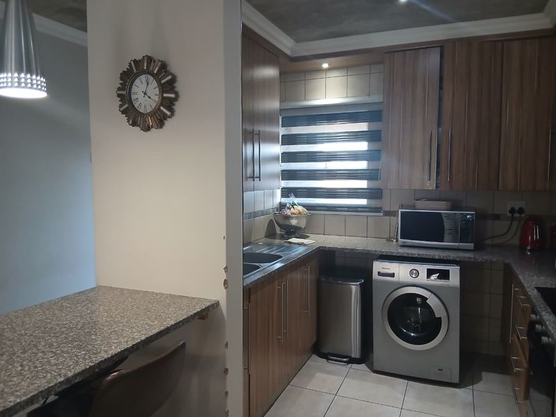 NEW RELEASE - Live Close to OR Tambo Airport in This Stylish Boksburg Apartment - Photo 7