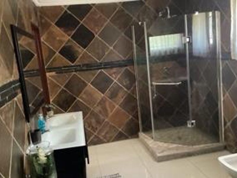 Stunning family home with modern features! - Photo 10