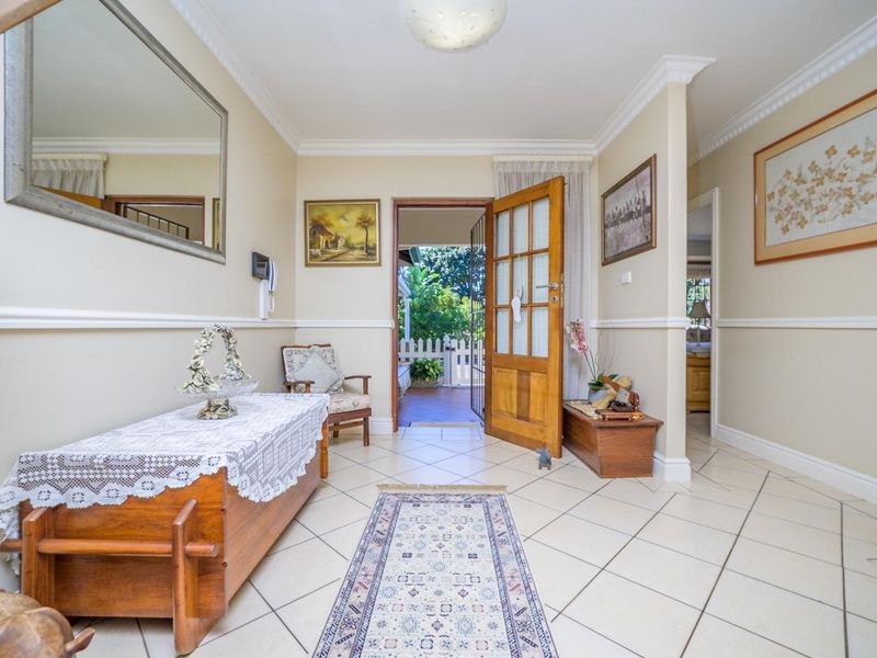 A rare find in Umhlanga Manors - a free standing home! - Photo 8