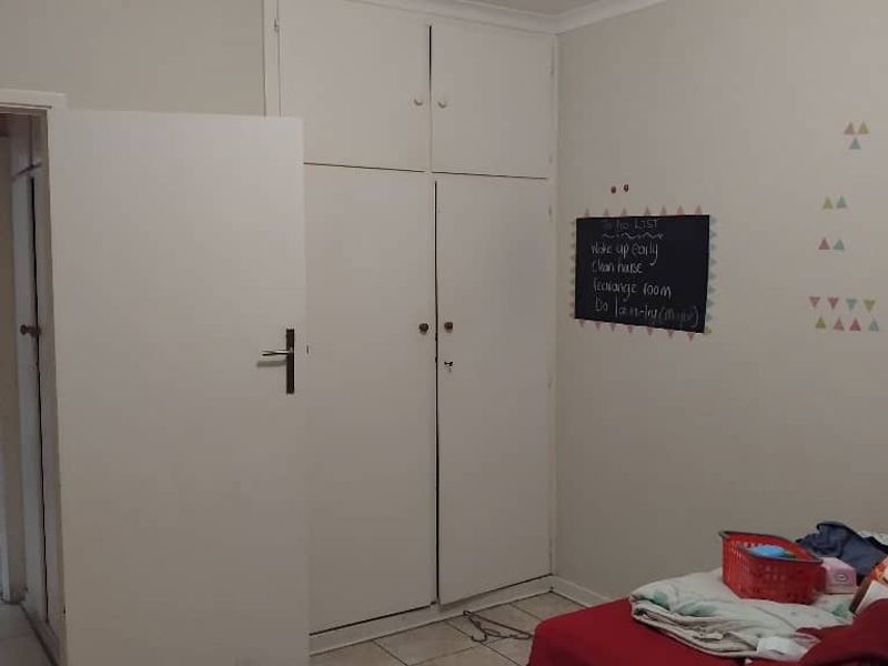 FOR SALE: 3 bedrooms apartment for sale in Koch Properties, CBD, Walvis Bay, Selling price N$1,100,000 cost excluded - Photo 4