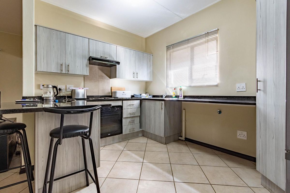 Delightful, modern ground floor apartment to rent in Brentwood Park - Photo 3