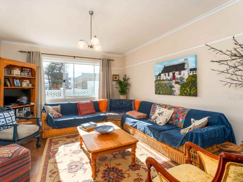 Your Warm and Sunny Coastal Sanctuary Near Muizenberg Beach - Photo 6