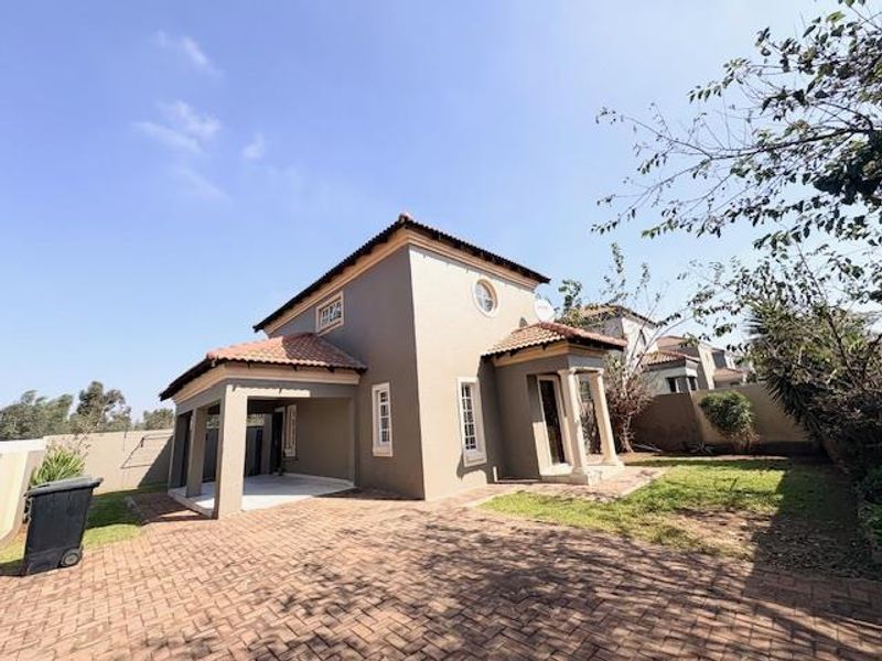 Modern Double-Storey Townhouse In Secure Estate- Brakpan North - Photo 1