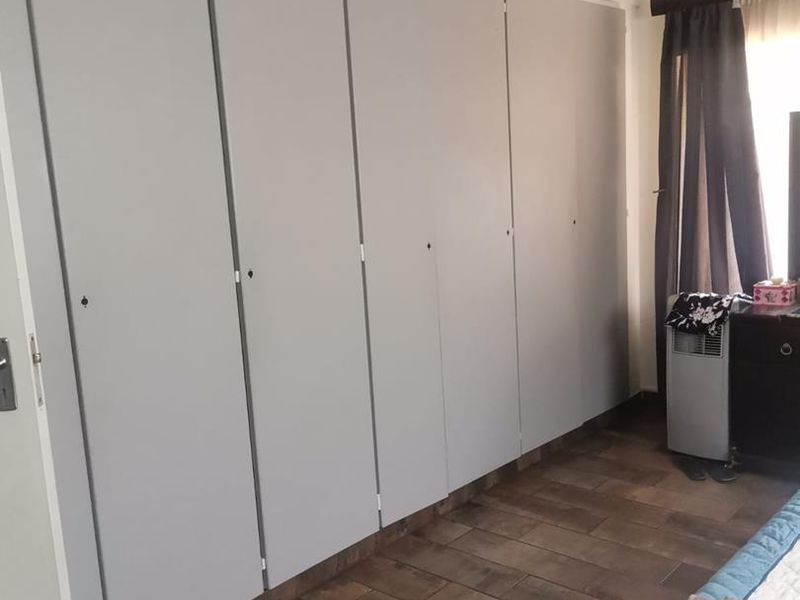 4 Bedroom House For Sale in Vanderbijlpark SE1 - Photo 8