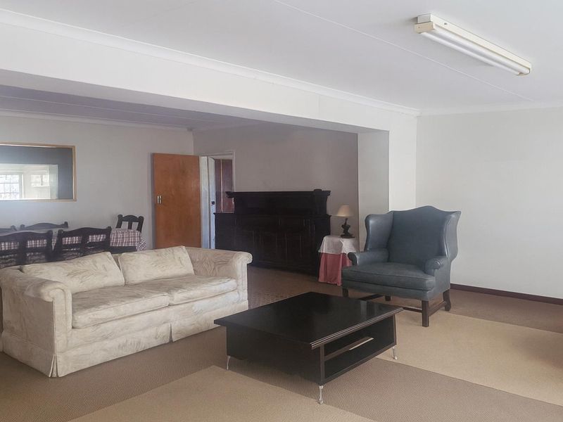 Spacious Family Home with Great Potential - Photo 10