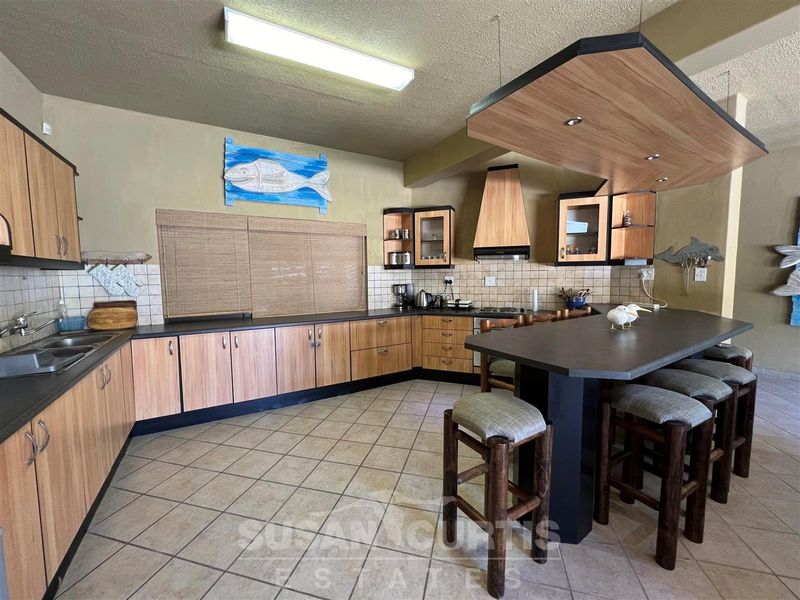 House with a spacious yard - Photo 6