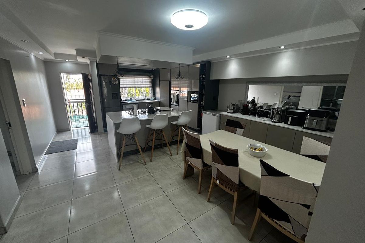 Spacious 4 bedroom in Halfway gardens Midrand - Photo 2