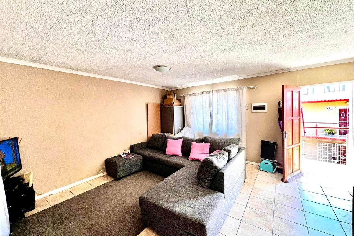 2 Bedroom Townhouse for Sale in Otjomuise - Photo 4