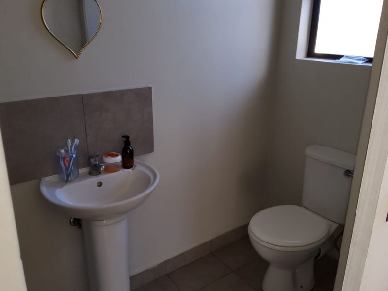 Charming Modern Family Home with Sea Breeze and security - Photo 8