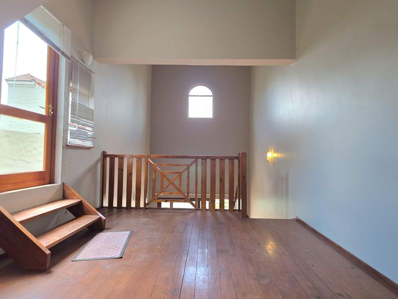 PRICED TO GO!!! Loft Apartment with Stunning Views in Paulshof - Photo 9