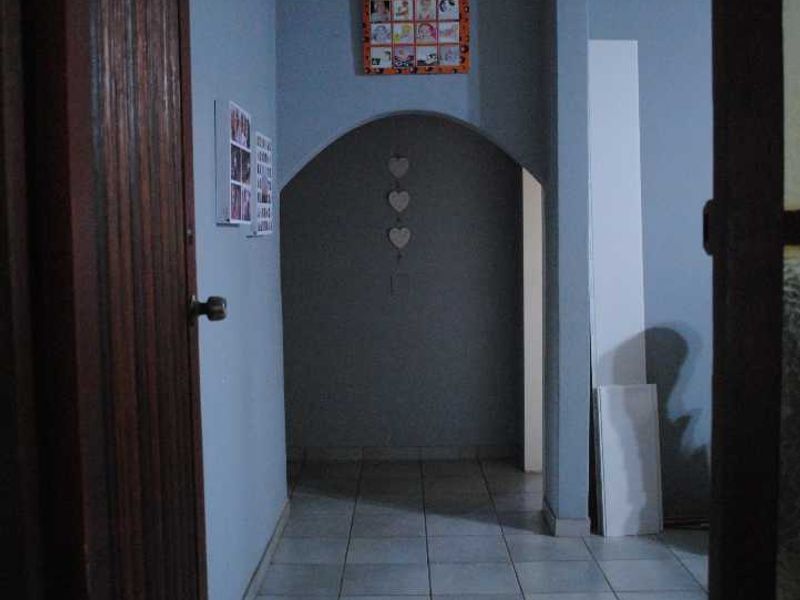 Spacious Home with Flatlet possibilities with pool lapa and 5kva inverter (Battery Backup) - Photo 7