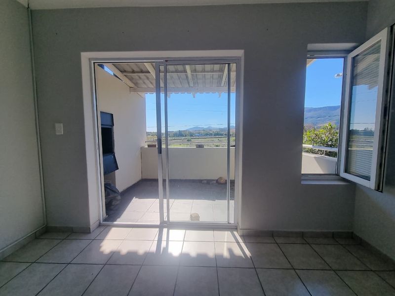 Spacious Unfurnished 2-Bedroom Apartment To Rent in Paarl - Photo 8