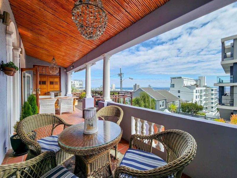 3  bedroom house with flat underneath, garage, pool, views - Photo 3