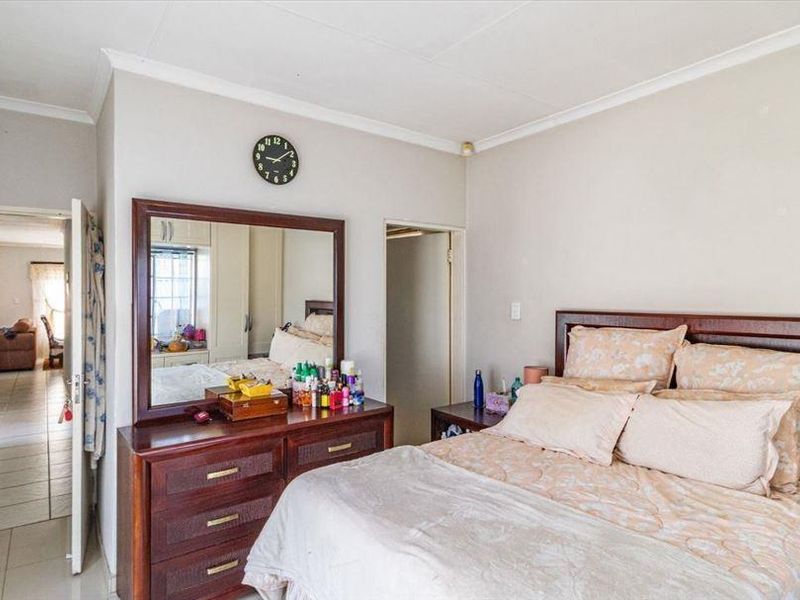 A SPACIOUS HOUSE - Photo 9