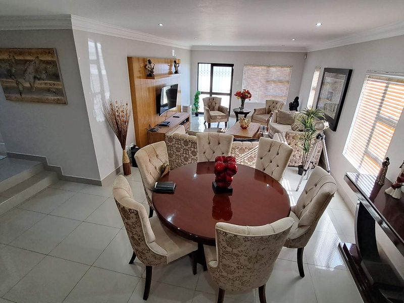 For the connoisseur home buyer who appreciates modern living with sleek style - Photo 4