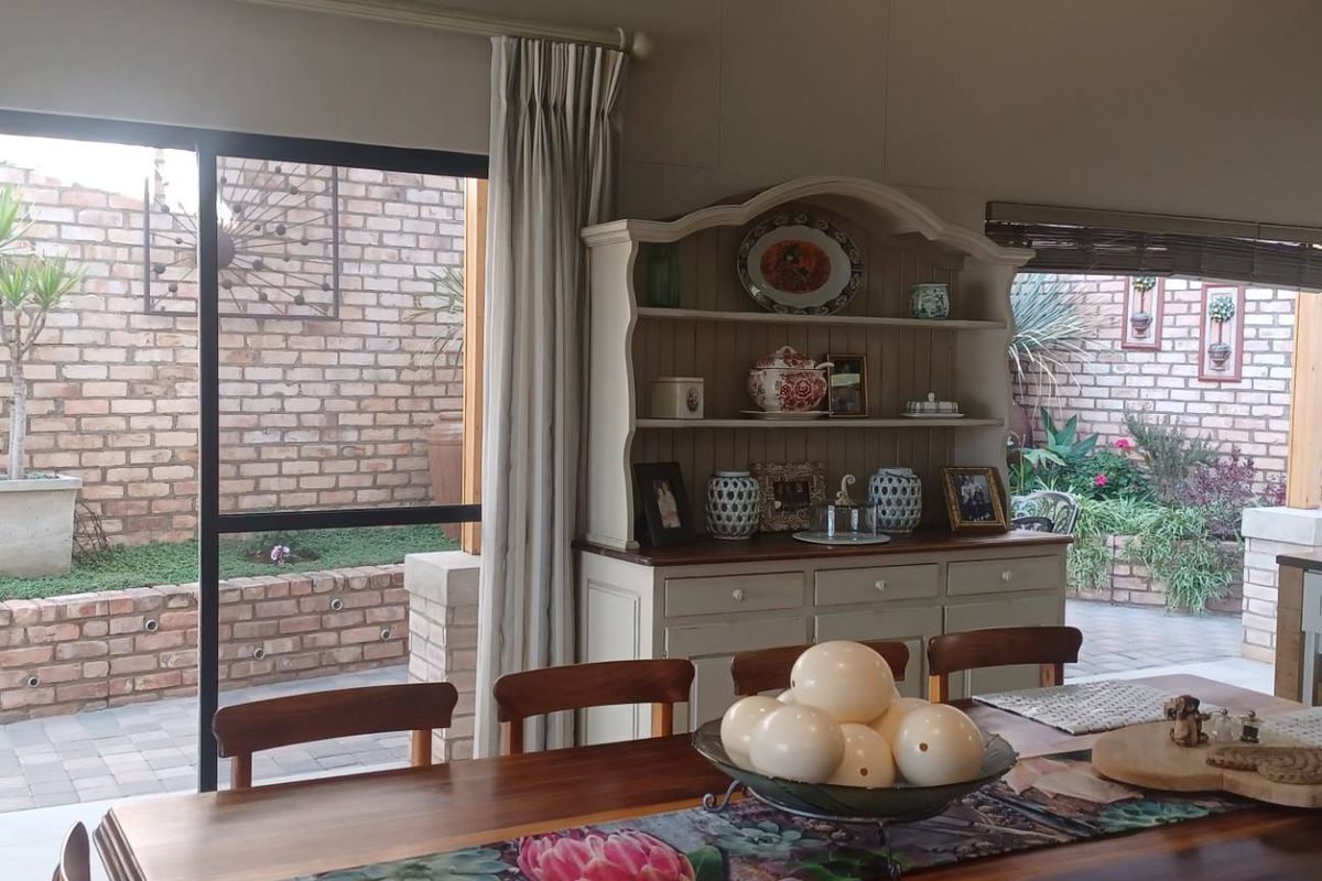 Klein Windhoek - 3 Bedroom Townhouse - CC Reg N$7 750mil - Photo 4