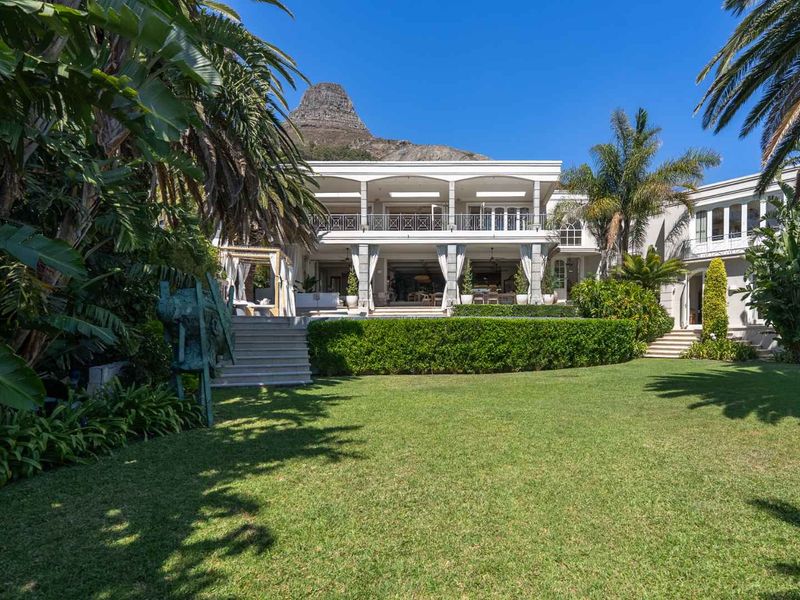 Classic Home with a modern twist,  Entertainers Dream - Photo 9