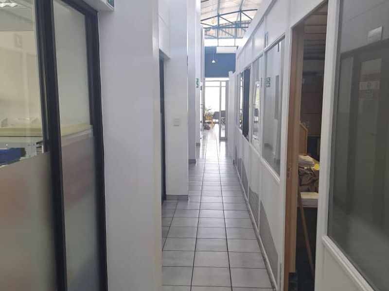 Sole Mandate: Versatile Building In Olympia - Photo 5