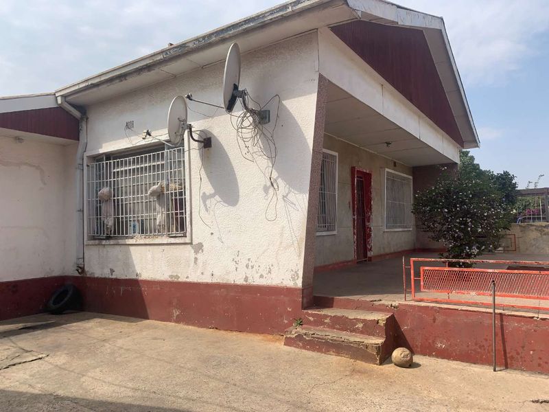 **Charming 3/4 Bedroom House for Sale in La Rochelle, South of Johannesburg** - Photo 3