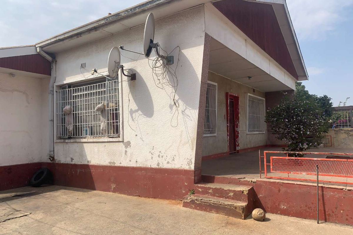 **Charming 3/4 Bedroom House for Sale in La Rochelle, South of Johannesburg** - Photo 3