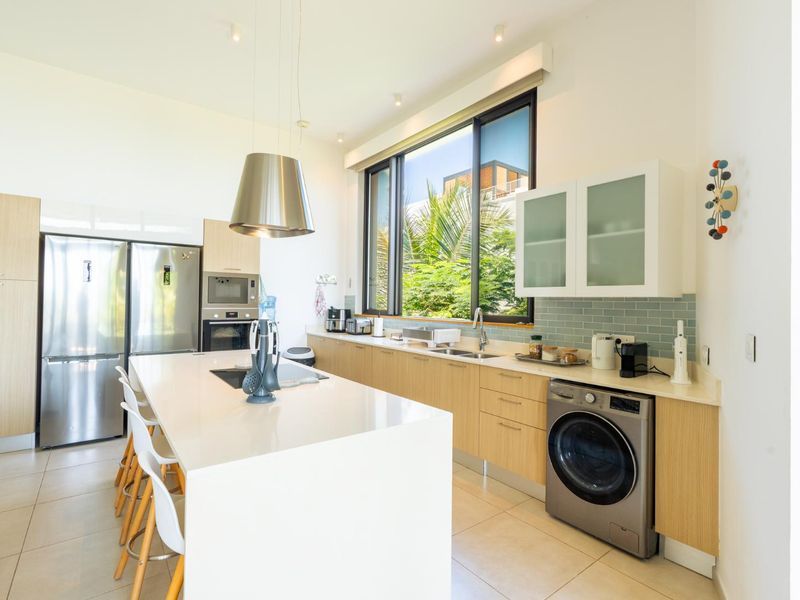 Elevated Coastal Living with Iconic Island Views - Photo 8