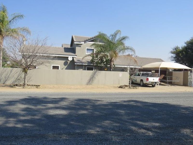 Spacious Double-Storey Home for Sale in the Heart of Okahandja – Perfect for Family Living & Entertaining! - Photo 3
