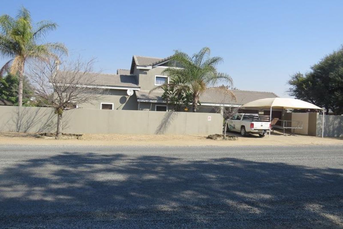 Spacious Double-Storey Home for Sale in the Heart of Okahandja – Perfect for Family Living & Entertaining! - Photo 3