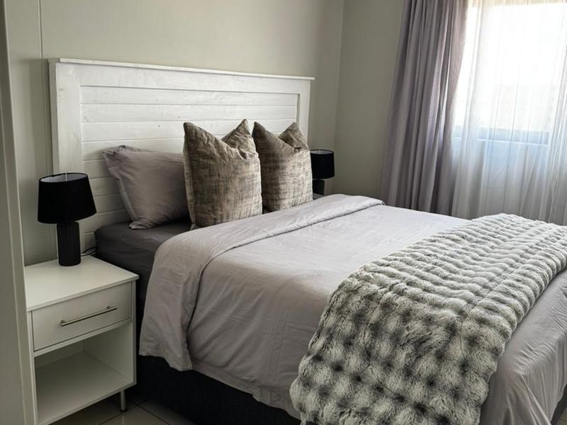 Merensky Tower- CBD Fully furnished 2bedroom flat, open plan kitchen, bathroom, balcony - Photo 3