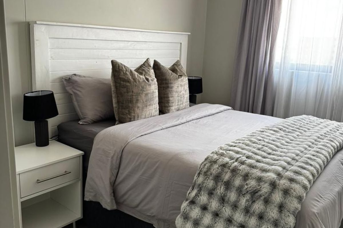 Merensky Tower- CBD Fully furnished 2bedroom flat, open plan kitchen, bathroom, balcony - Photo 3