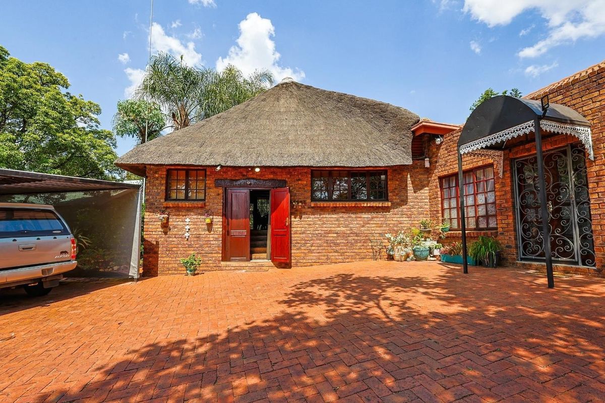 Spacious Family Home with Flatlet - Photo 2