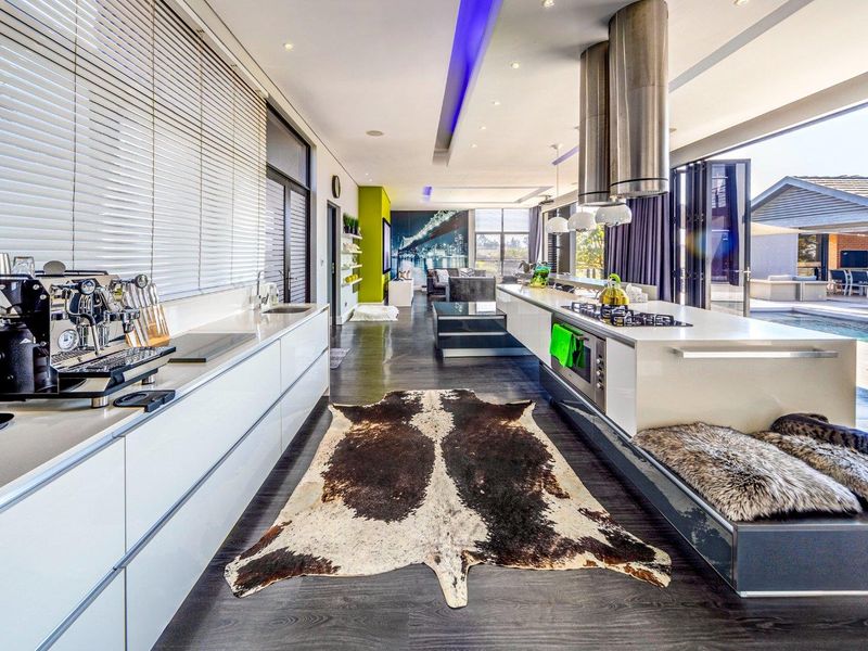 Living in a Sophisticated Sanctuary - Photo 8