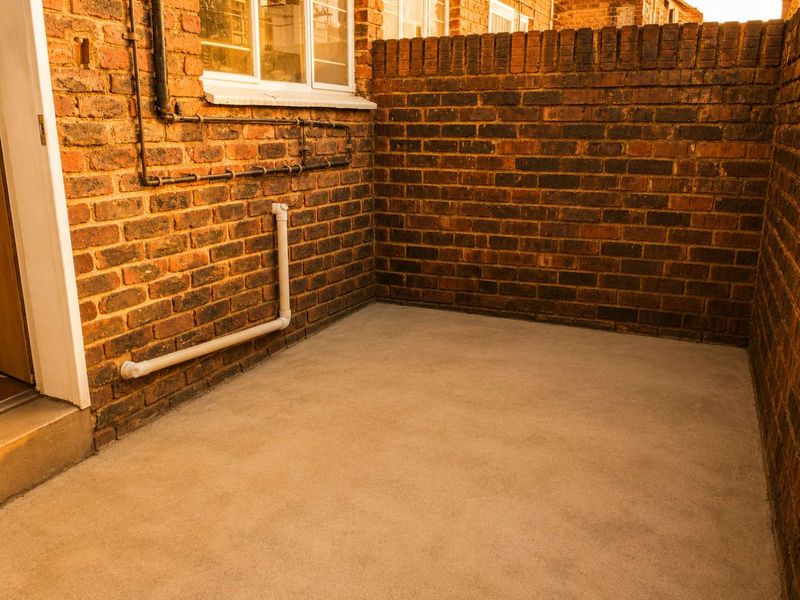 Invest TLC in this charming duplex with large garden space - Photo 10