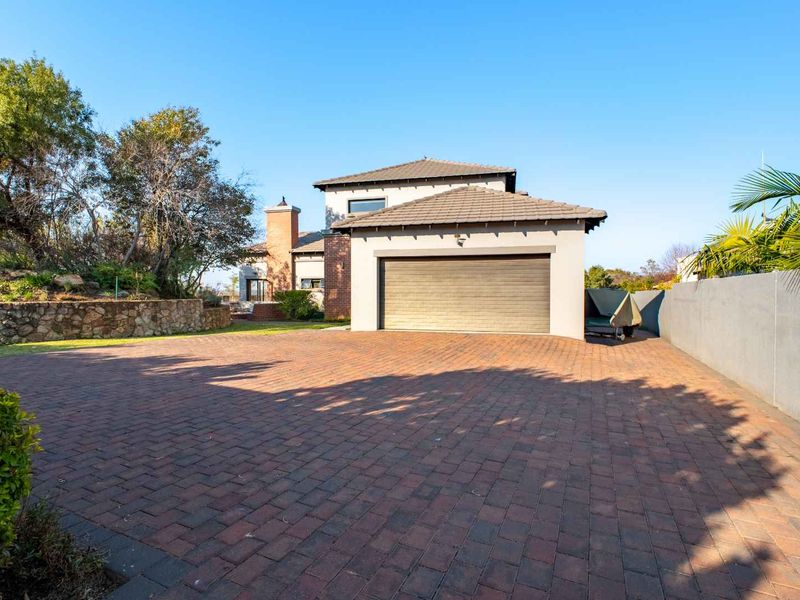 Elegant Greenbelt Retreat with 5 Bedrooms for Sale in Stone Ridge Country Estate - Photo 6