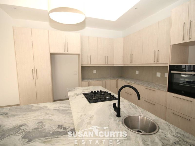 BRAND NEW 5 BEDROOM HOUSE FOR SALE IN THE WATERFRONT - Photo 10