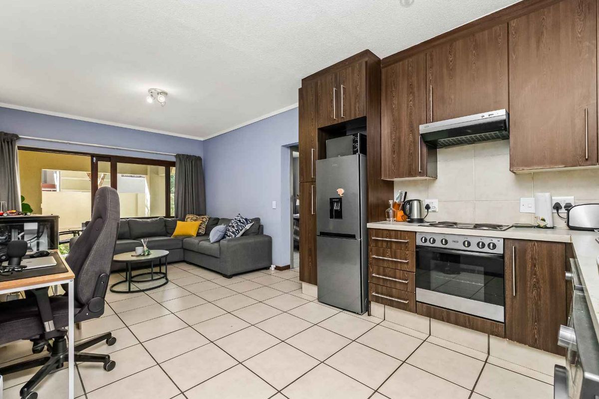Lovely 1 Bedroom, 1 Bathroom Garden Apartment For Sale in Broadacres - Photo 3