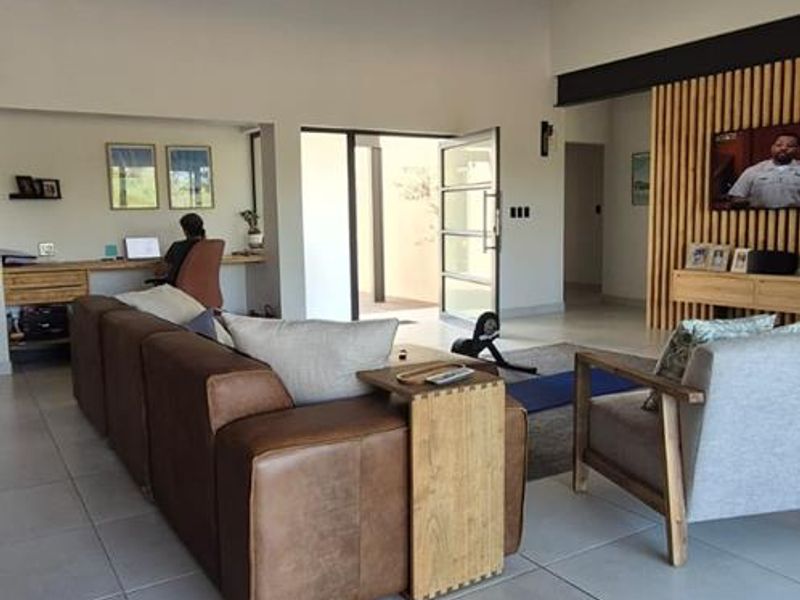 STYLISH FURNISHED HOME TO RENT IN ZANDSPRUIT MANOR - Photo 9