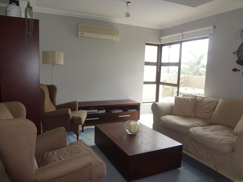 Stylish & Secure Spacious 3 Bedroom Townhouse - Photo 2