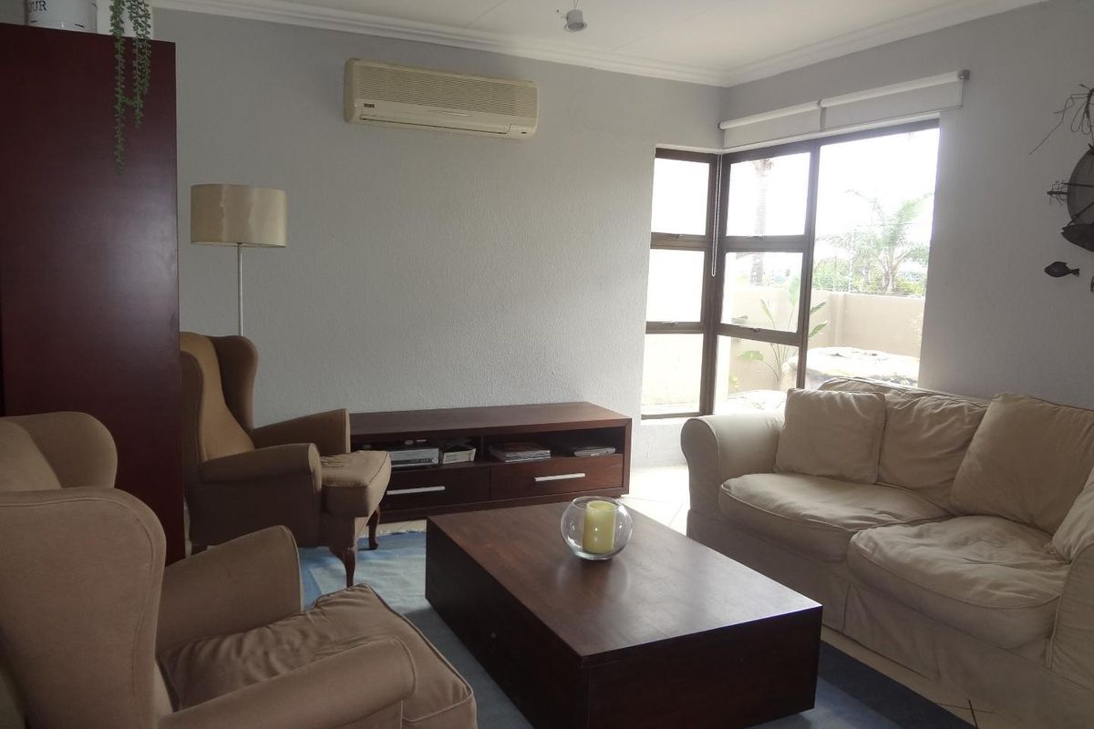 Stylish & Secure Spacious 3 Bedroom Townhouse - Photo 2