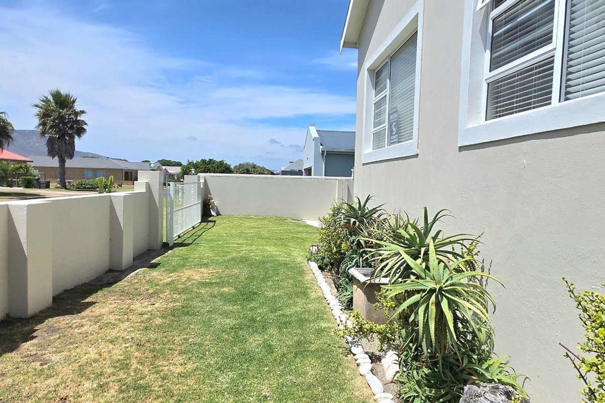 A Home With Space for Everyone — and a Lifestyle to Love in Franskraal - Photo 5