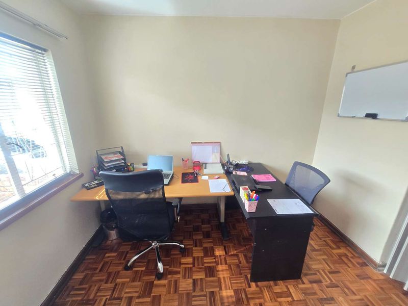 Spacious 104 m2 Duplex with Private Front Yard – Cotswold - Photo 4