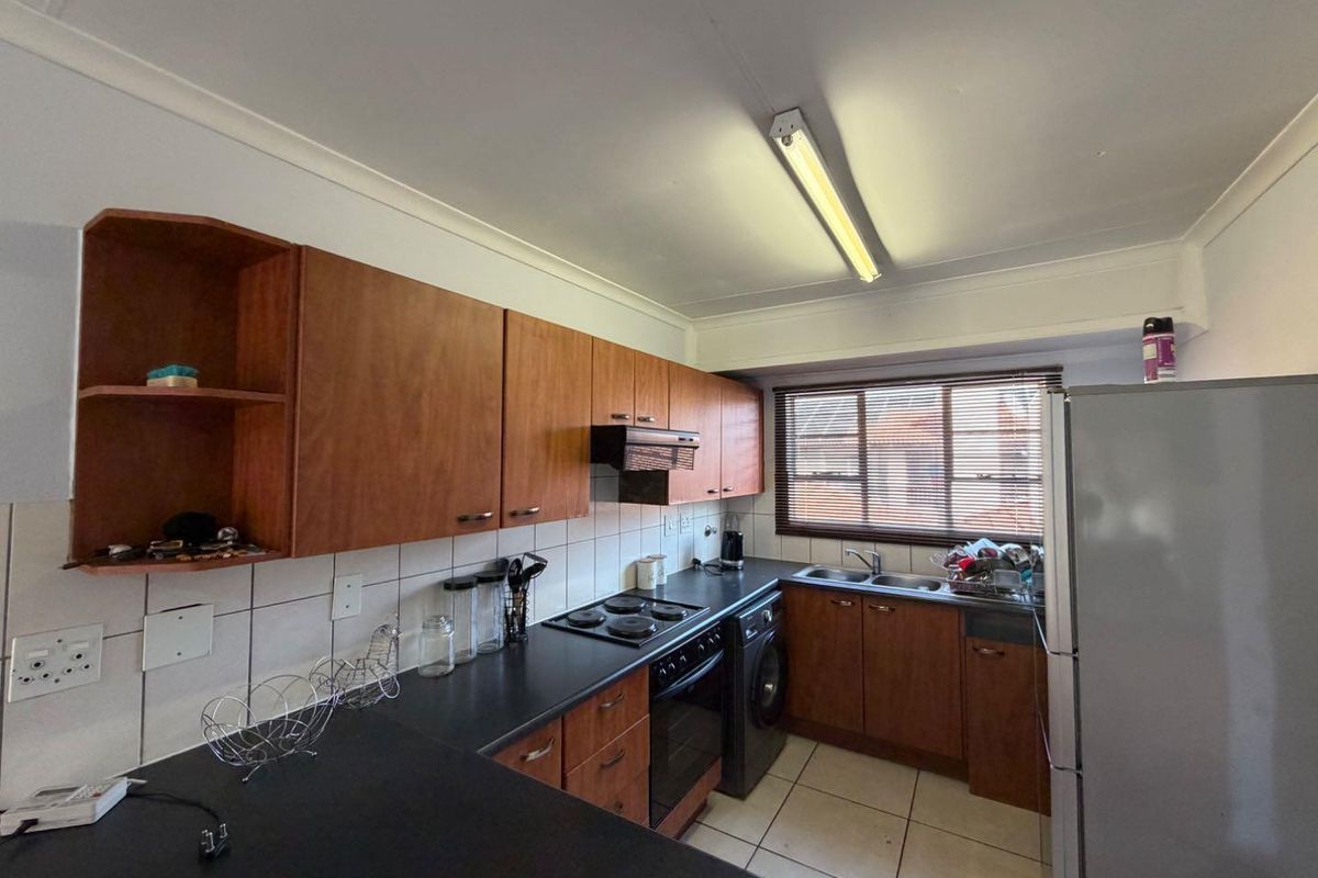 Modern 2-Bedroom First-Floor Apartment To Let in Malachite Mews - Photo 5