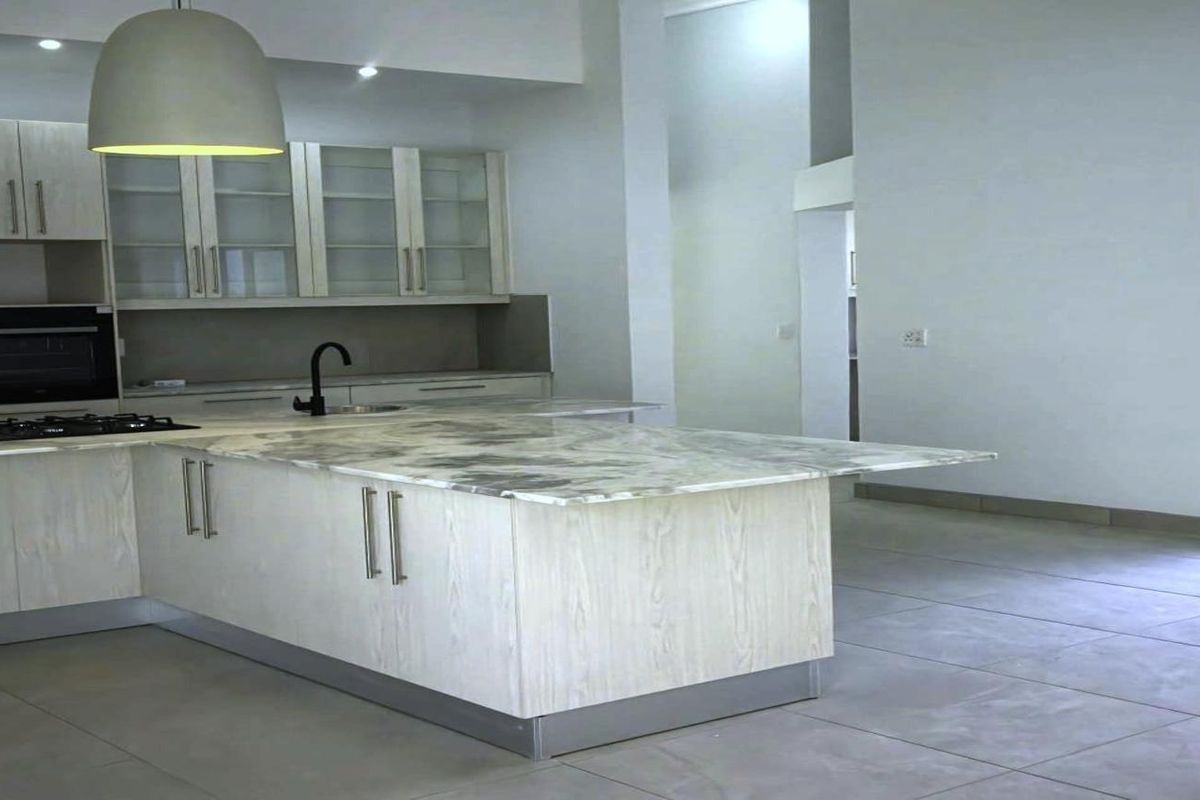 Modern New 4 Bedroom Home near the sea - Photo 5