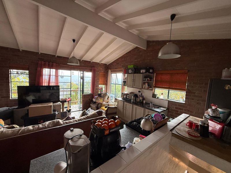 2 Bedroom, 2 Bathroom Cottage including ELECTRICITY, WATER AND SOLAR - Photo 8