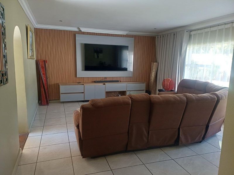 Spacious Family Home with Modern Comforts in Upper Birch Acres - Photo 10