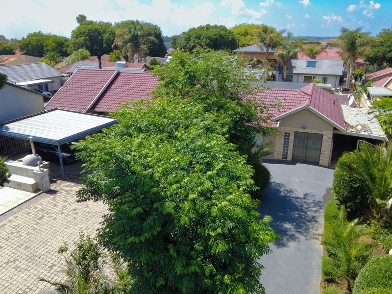 Stunning 4 Bedroom Home in Rynsoord - Photo 3