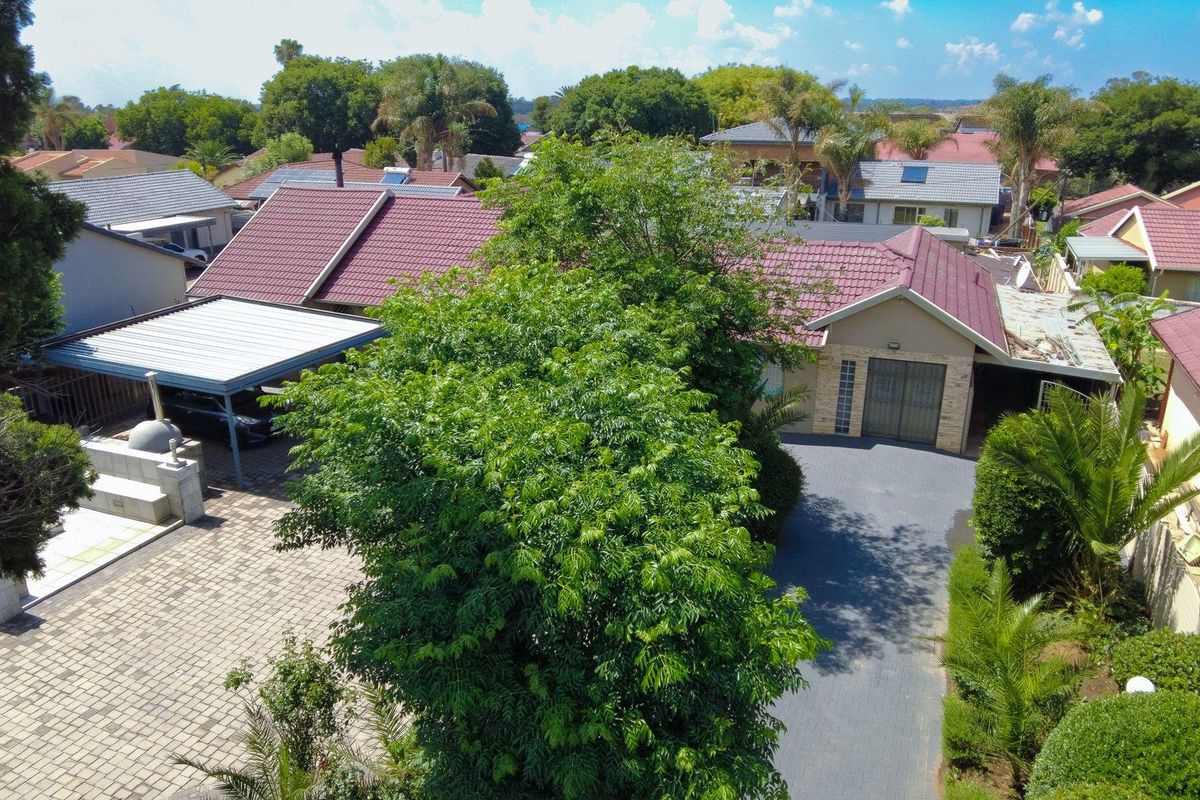 Stunning 4 Bedroom Home in Rynsoord - Photo 3